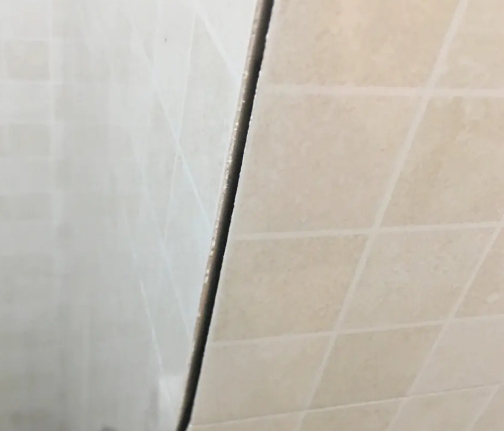 庆云瓷砖空鼓维修公司分享阳台瓷砖脱落的修复过程可以分为以下几个步骤